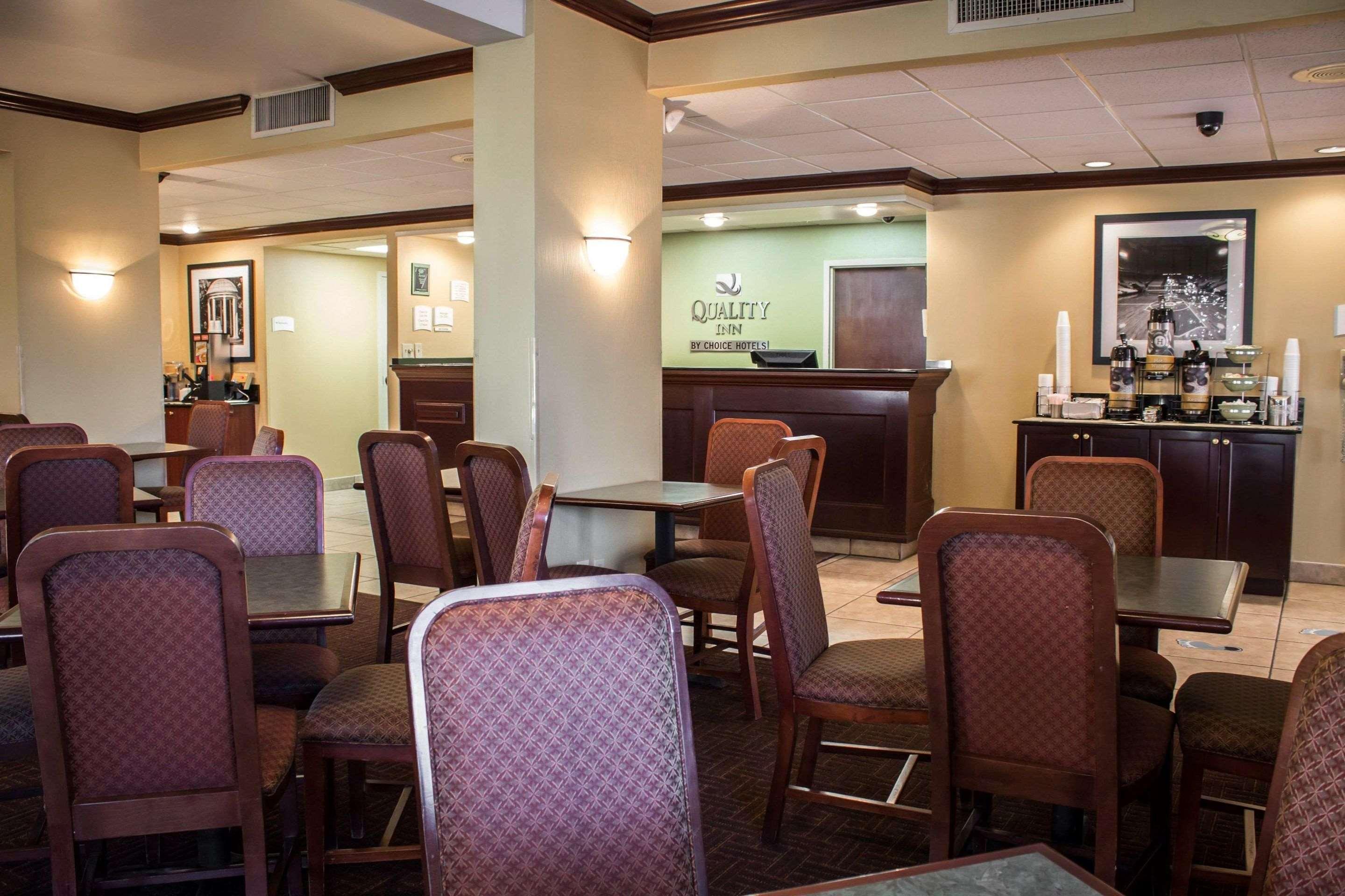 Hampton Inn Чапел Хилл Экстерьер фото