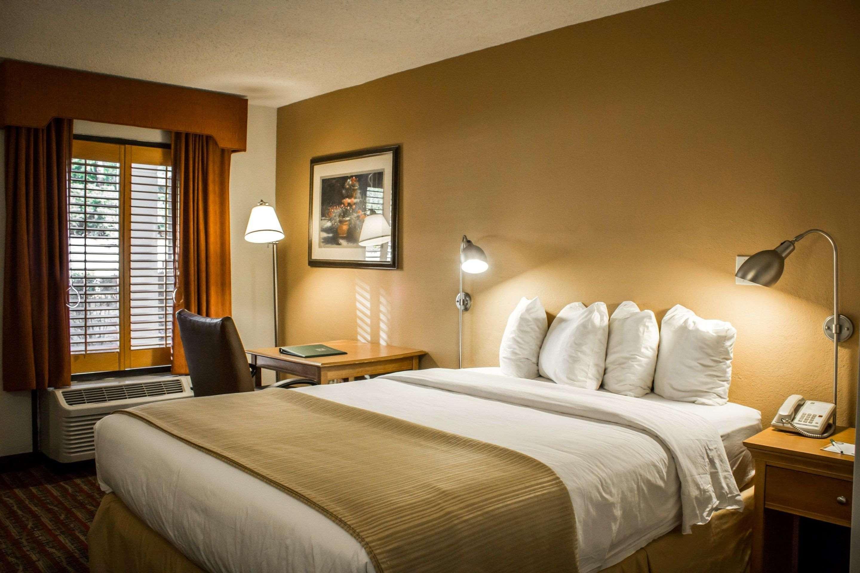 Hampton Inn Чапел Хилл Экстерьер фото