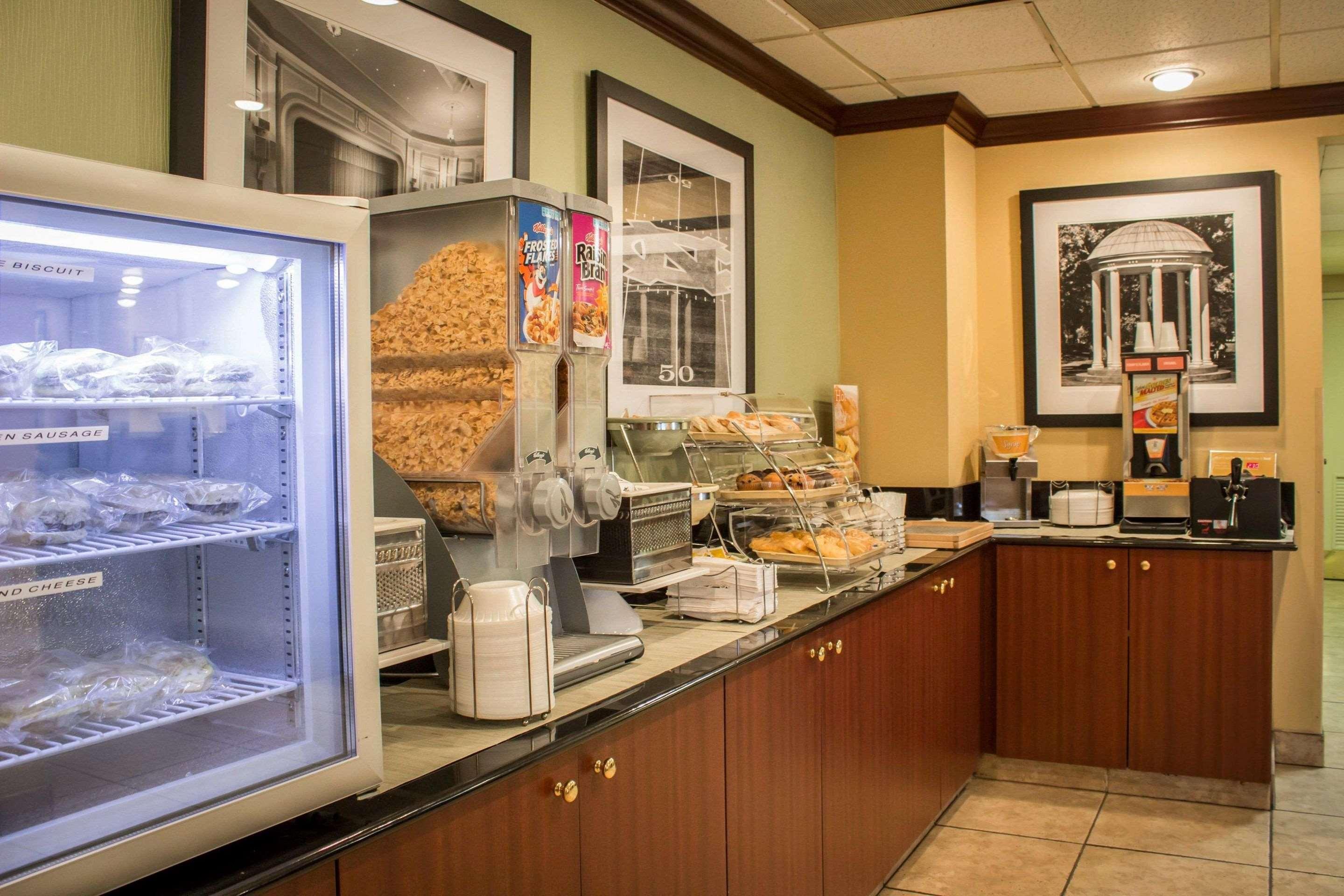Hampton Inn Чапел Хилл Экстерьер фото