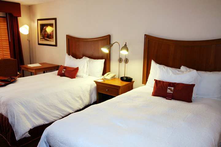 Hampton Inn Чапел Хилл Номер фото